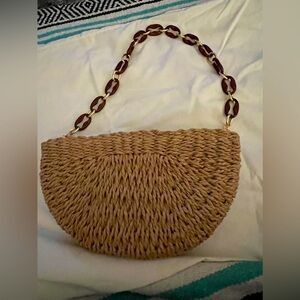 Woven bag with chain strap. Removable strap